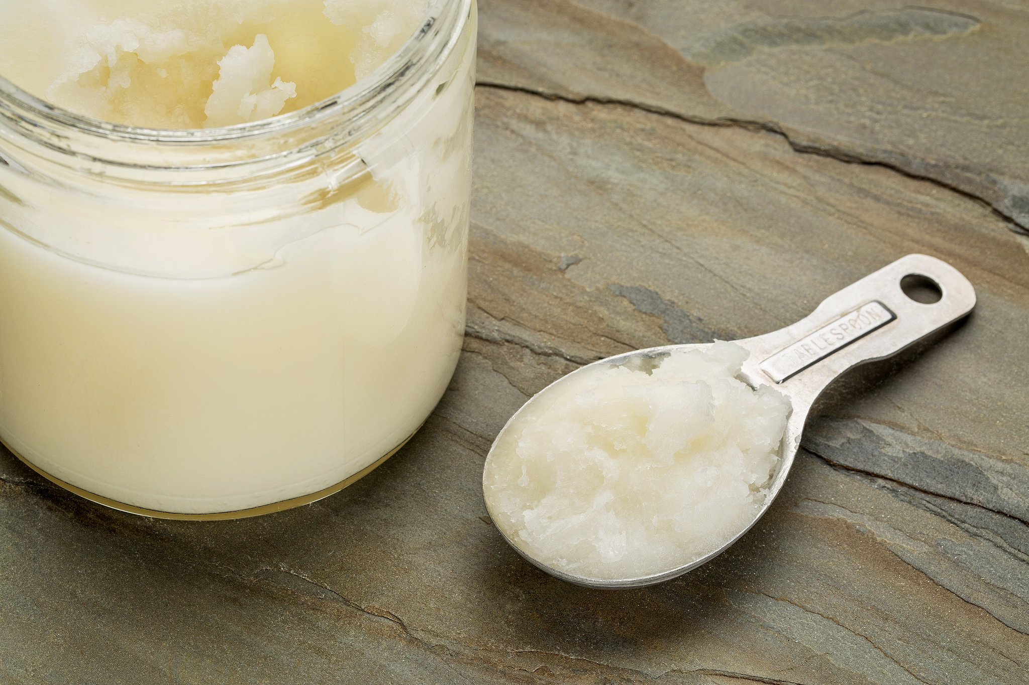 Crazy for coconut oil: replace 7 toxic cosmetics in one go!